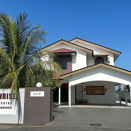 Sunrise Homestay Алор-Сетар Экстерьер фото