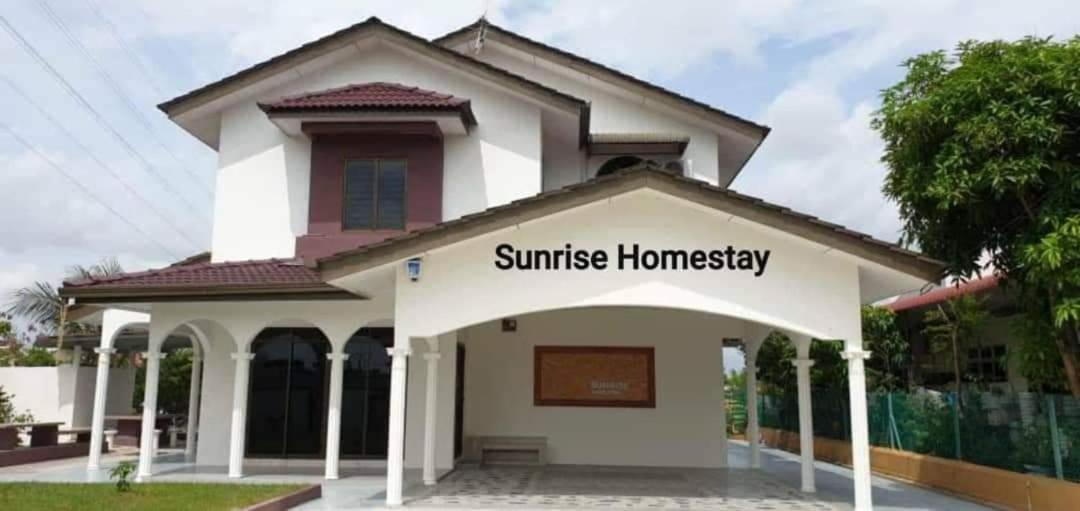 Sunrise Homestay Алор-Сетар Экстерьер фото